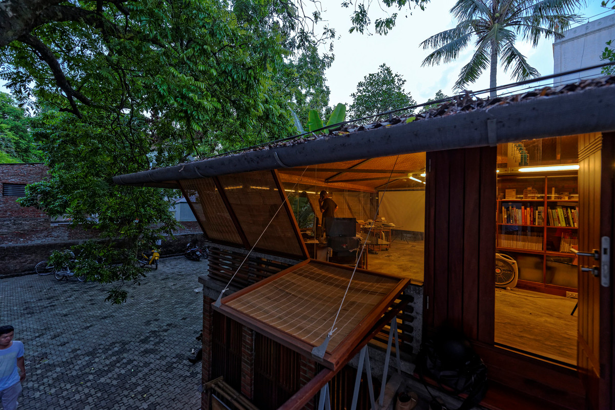 Ngôi nhà tiết kiệm tới 70% điện năng do không phải sử dụng điều hòa nhiệt độ và tận dụng tối đa ánh sáng tự nhiên. Nguồn ảnh: Courtesy of Ngoc Luong Le