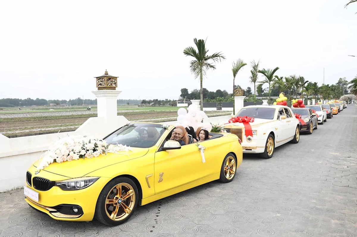 Ngoài biệt thự dát vàng, "đại gia trại lợn" còn nổi tiếng với dàn siêu xe đắt đỏ, biển số tứ quý. Ảnh: Tapchisieuxe