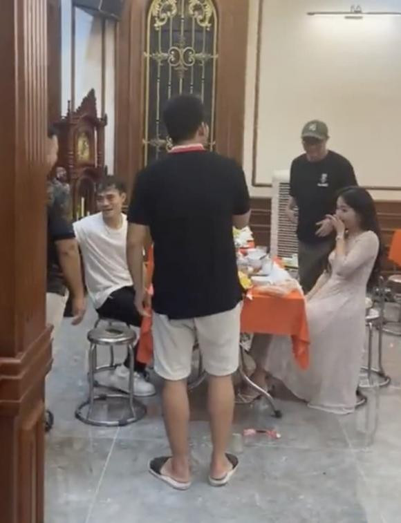 Một góc khác trong nhà Văn Toàn.