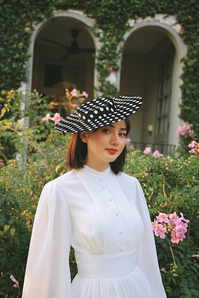 Sau khi "lột xác", Angela Chu thu hút sự chú ý của cộng đồng mạng bởi cuộc sống giàu có bên chồng đại gia Thái Lan. Ảnh: FBNV