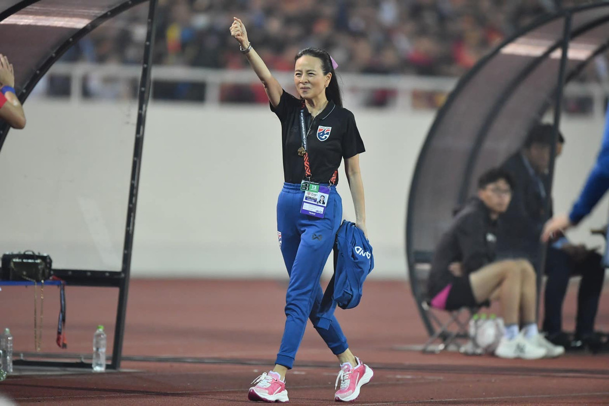 Ngoài ra, nữ tỷ phú Thái Lan còn là một trong những người đầu tiên nhập khẩu các sản phẩm thời trang xa xỉ từ nước ngoài về Thái Lan. Công ty của bà Madam Pang có doanh thu hàng chục triệu USD mỗi năm nhờ việc kinh doanh thời trang. Ảnh: FBNV