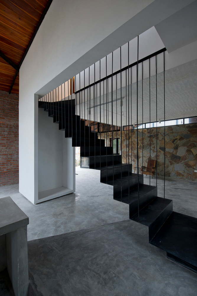 Cầu thang dây thép hiện đại.