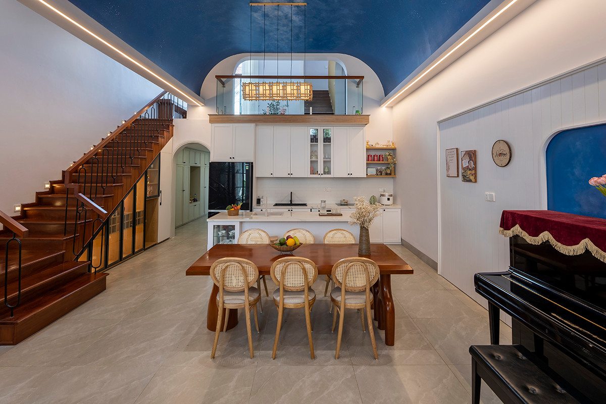 Phòng ăn và bếp mang phong cách trẻ trung.