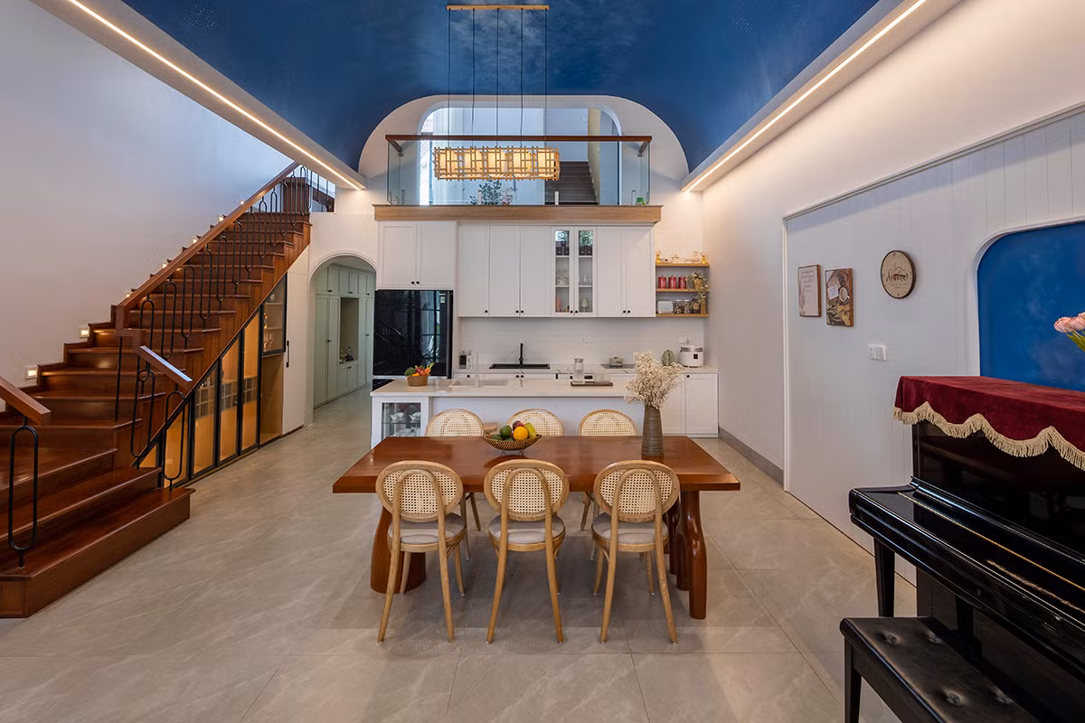 Phòng ăn và bếp mang phong cách trẻ trung.