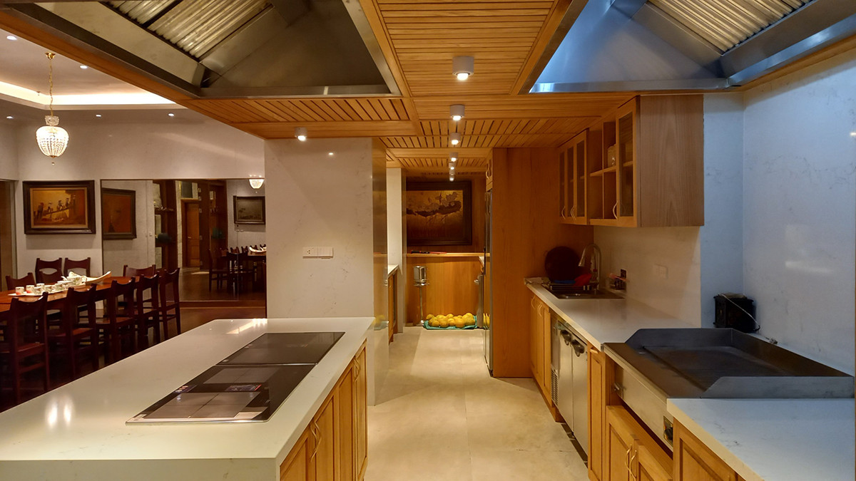 Hệ bếp tầng hầm được thiết kế rất kỳ công.