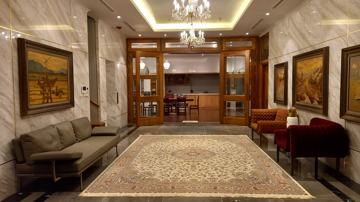 Sảnh tầng hầm thiết kế cực kỳ ấn tượng, đậm chất cổ điển.