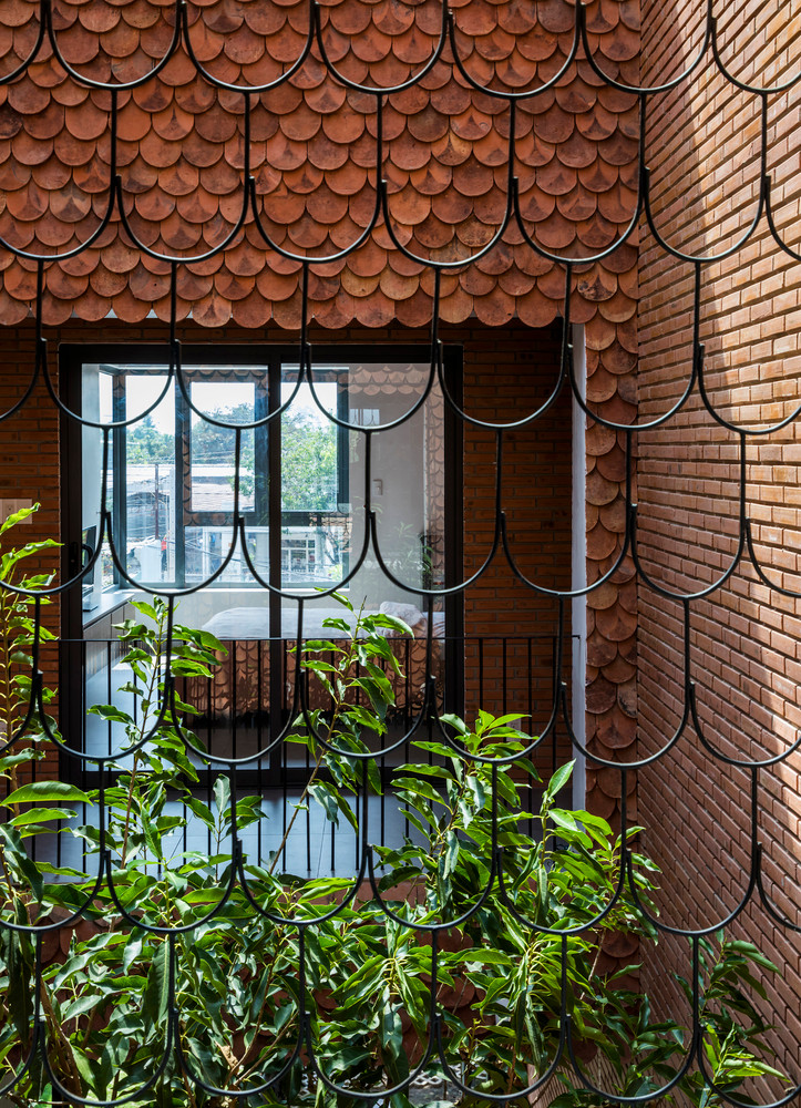 Là một dạng nhà ống nhưng 2Hien House không hề bị chia cách mà kết nối một cách trọn vẹn. Nguồn ảnh: Hiroyuki Oki