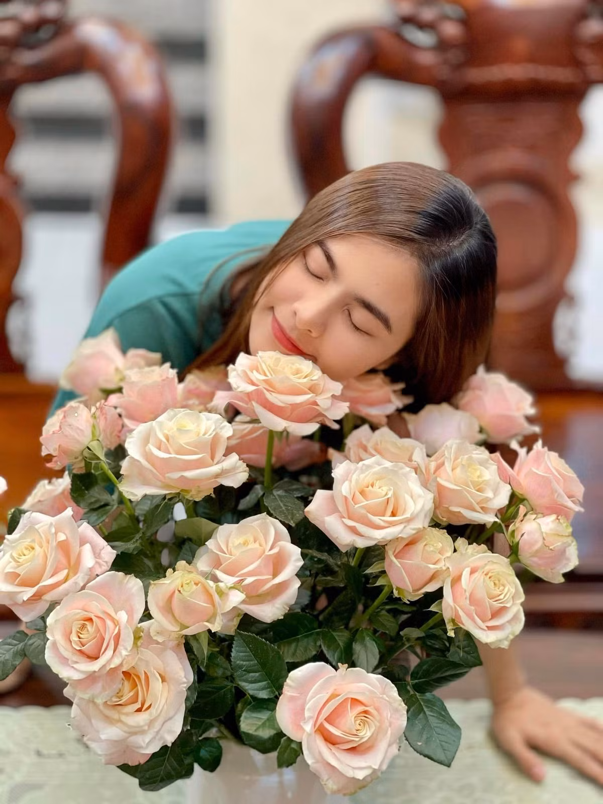  Diễn viên Vân Trang được bạn bè gọi là "đại gia ngầm" vì sở hữu nhiều bất động sản. Vợ chồng Vân Trang có nhà ở trung tâm TP HCM, biệt thự 1.000 m2 ở Quận 7, khu sinh thái 50.000 m2 tại Tiền Giang...