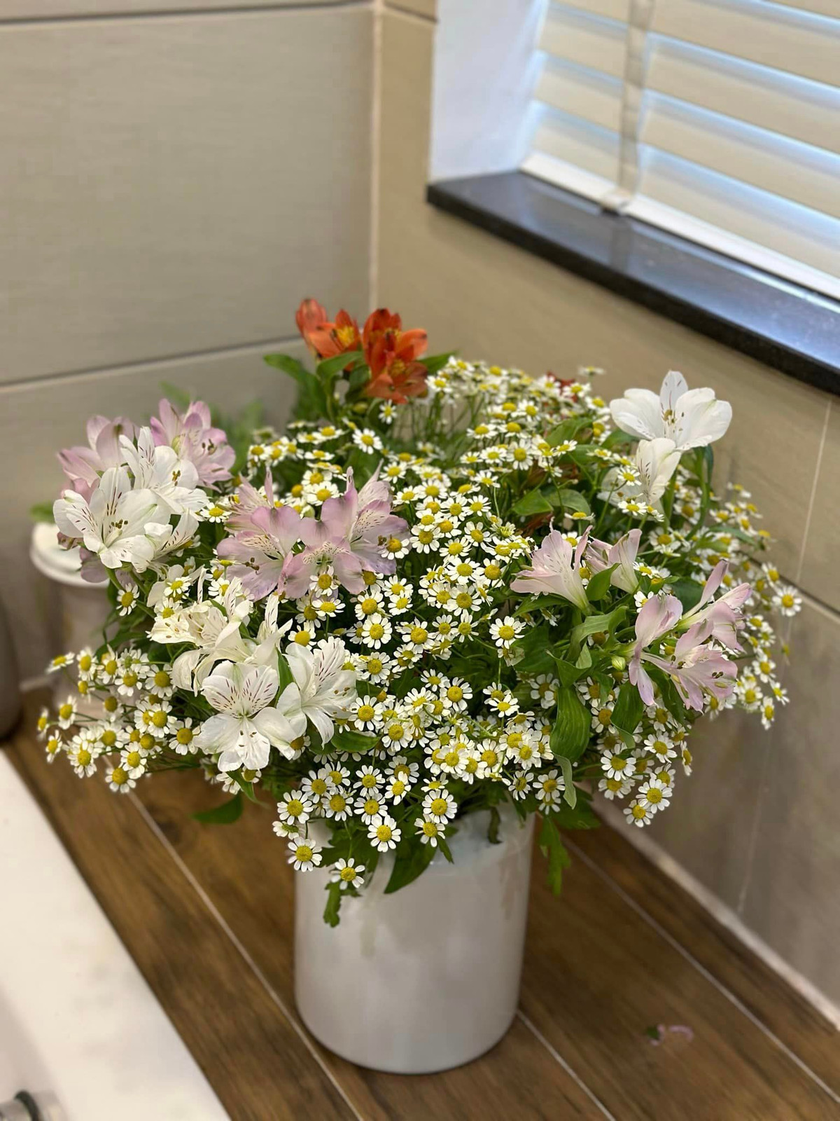 Bà mẹ 3 con tiết lộ thích hoa có hương thơm, đẹp và dễ cắm.