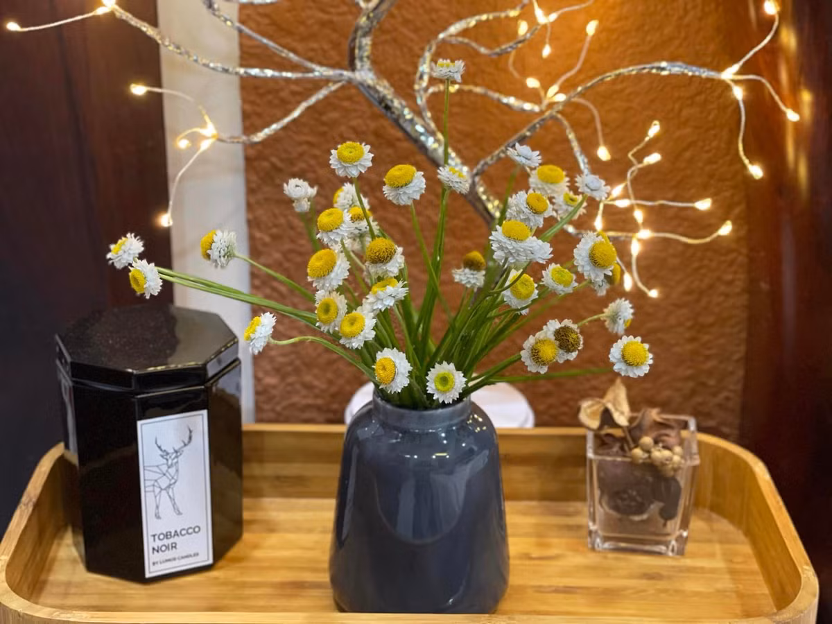 Cách cắm của Vân Trang không quá cầu kỳ nhưng vẫn rất đẹp mắt.