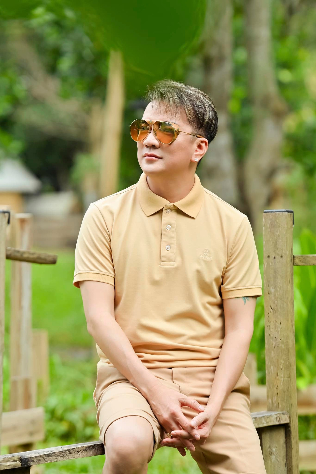 Sau nhiều năm hoạt động nghệ thuật, Đàm Vĩnh Hưng được cho là sở hữu khối tài sản đồ sộ, bao gồm hàng hiệu, xe sang và nhiều bất động sản.