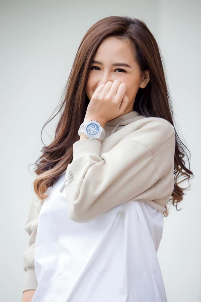 Bên cạnh đó, Mai Phương Thúy được gọi là "Hoa hậu chứng khoán" khi cô thể hiện năng lực đáng nể trong lĩnh vực đầu tư.