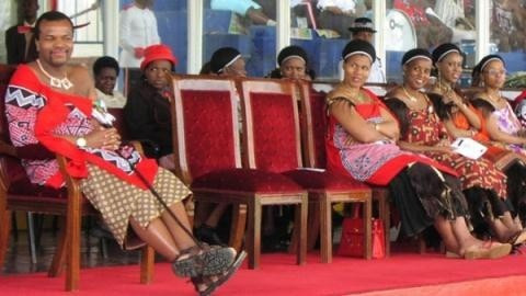 Đáng nói, trong khi nhà vua sống cực kỳ xa hoa thì điều kiện sống của phần lớn người dân Swaziland lại nghèo khổ. Gần 70% dân số sống ở nông thôn phải tằn tiện với mức thu nhập dưới 1 USD một ngày... Ảnh: DM