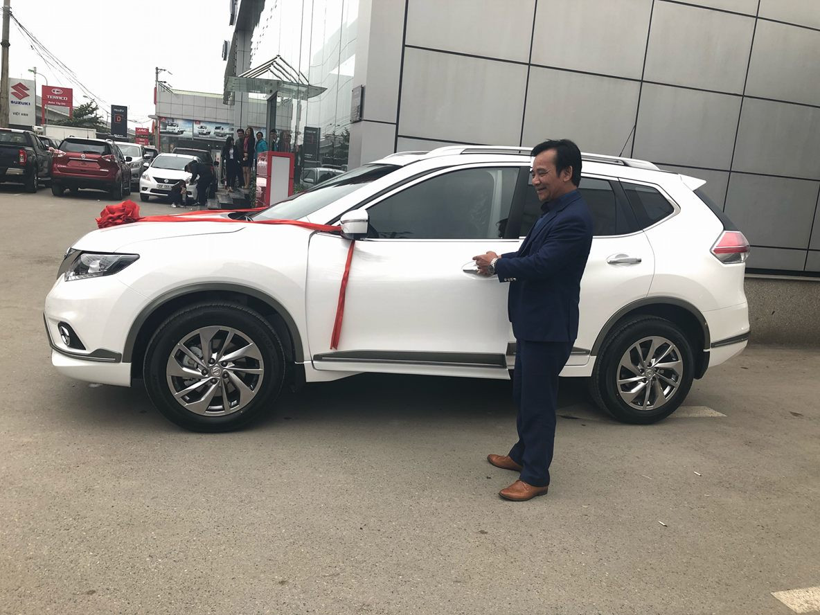 Không đam mê đồ hiệu, Quang Tèo có sở thích đặc biệt với xế hộp. Năm 2018, "đại gia chân đất" từng khiến công chúng trầm trồ khi tậu chiếc xế hộp có giá khoảng 1 tỷ đồng.