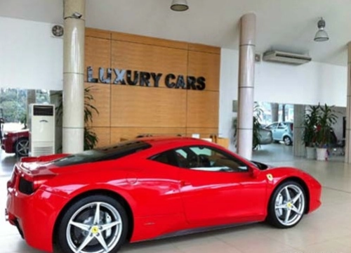 Ngoài ra, Cường Luxury còn kinh doanh ô tô hạng sang với một showroom nổi tiếng nằm trên đường Lê Văn Lương, Hà Nội. Ảnh: Báo đầu tư