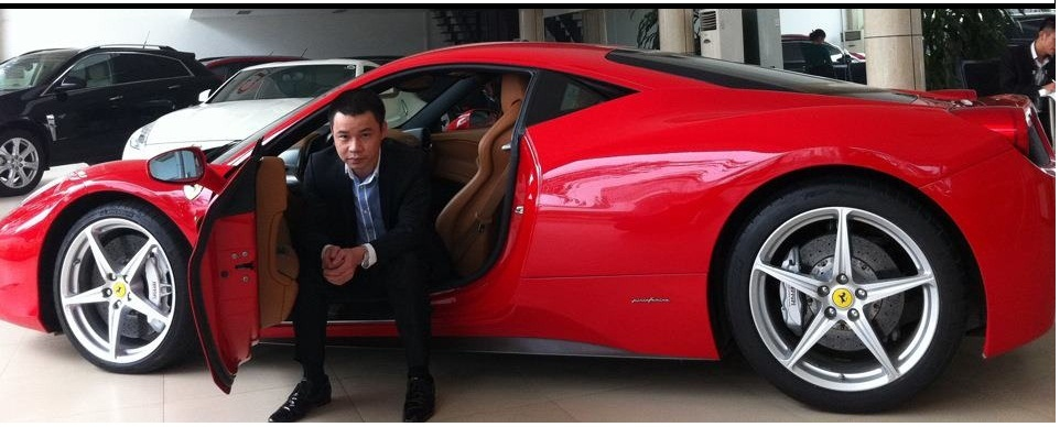 Tuy nhiên, cuối năm 2013 đầu năm 2014, những “lớp hào quang” của vị doanh nhân 8X dần biến mất, kèm đó là những thông tin bất lợi. Ảnh: Trithuctre