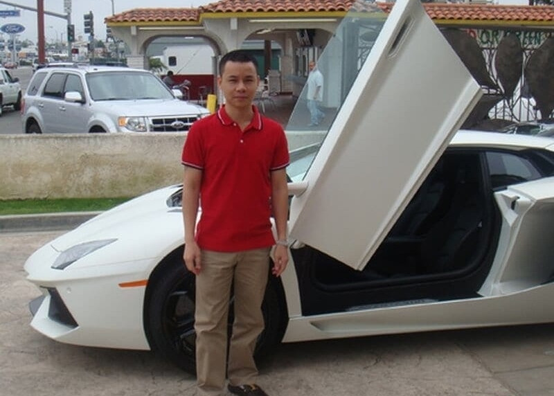 Năm 2011, dư luận một lần nữa xôn xao khi biết thêm về thân thế cũng như sự nghiệp của Cường Luxury. Theo đó, Cường Luxury là Chủ tịch HĐQT của Tập đoàn Vương Cường – công ty có vốn điều lệ lên tới 1.500 tỷ đồng. Ảnh: Tapchisieuxe