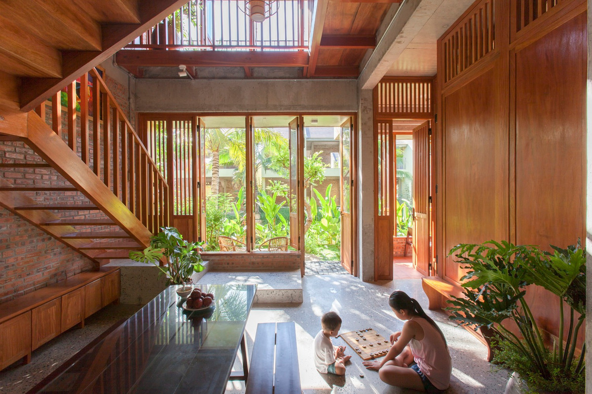  Nhà gỗ ở phố cổ Hội An được Ủy ban UNESCO bảo tồn đặc biệt. Nhà có kết cấu tường gạch và khung gỗ xây dựng và truyền lại từ nhiều thế hệ.