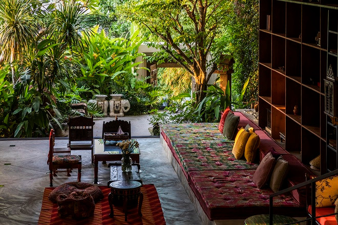 Sàn tầng 1 được nâng lêo cao để tránh côn trùng và khô ráo trong mùa mưa.