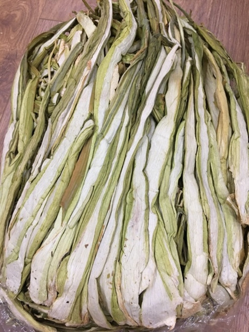 Theo các tiểu thương, dọc mùng sấy khô được người tiêu dùng ưa chuộng bởi rất tiện. Ảnh: Shopee