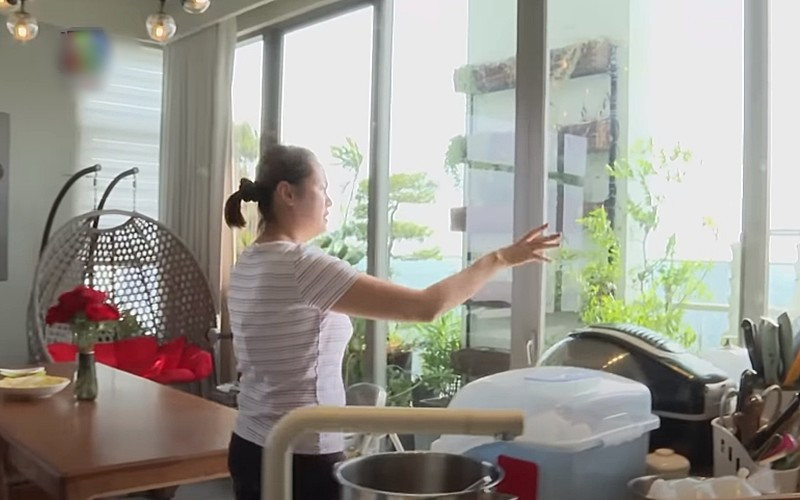 Cơ ngơi của Á hậu 5 con khang trang, sạch sẽ và ngập tràn ánh sáng.