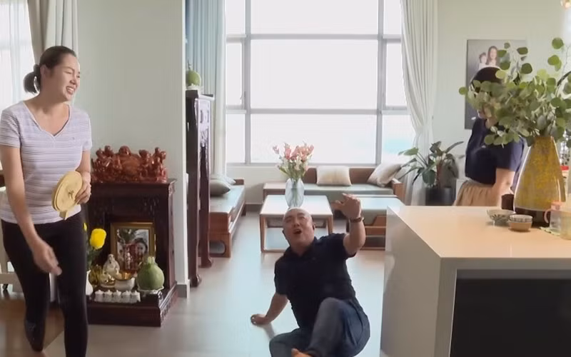 Các không gian chức năng trong nhà gồm phòng khách, phòng bếp, khu vui chơi của các con đều thông nhau.