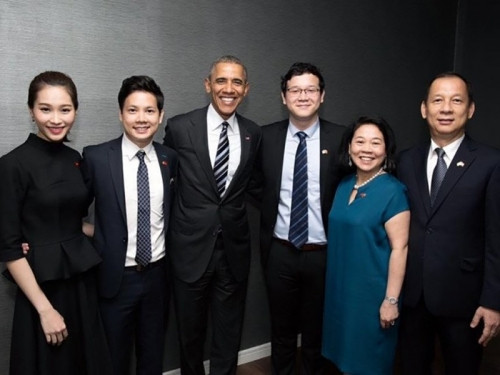 Đó có thể là bước ngoặt đầu tiên trong sự nghiệp lớn về sau của bà Thuỷ, khi đó mới 21 tuổi. Bà Thanh Thủy bắt đầu bán hàng cho du khách nước ngoài nhờ vốn tiếng Anh. Ảnh: Vietnamnet