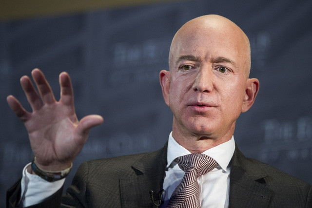 Tỷ phú Jeff Bezos luôn đảm bảo thói quen ngủ 8 tiếng và lên sẵn kế hoạch ngày trước 10 giờ sáng. Ảnh: CNBC