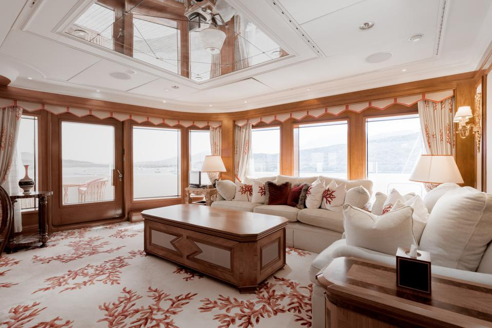 Nhiều người ví du thuyền của Hoàng tử Ả Rập y như một căn hộ hạng sang. Nguồn ảnh: BURGESS
