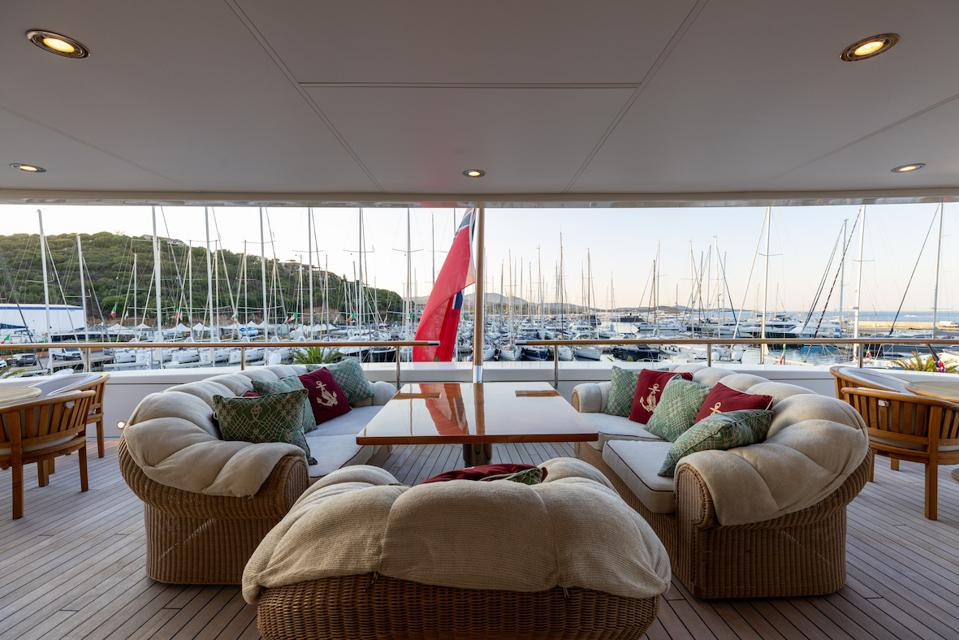 Những phòng ăn sang trọng, quầy bar và rạp chiếu phim rộng rãi... cũng là điểm nhấn tăng thêm tính giải trí cho du thuyền.