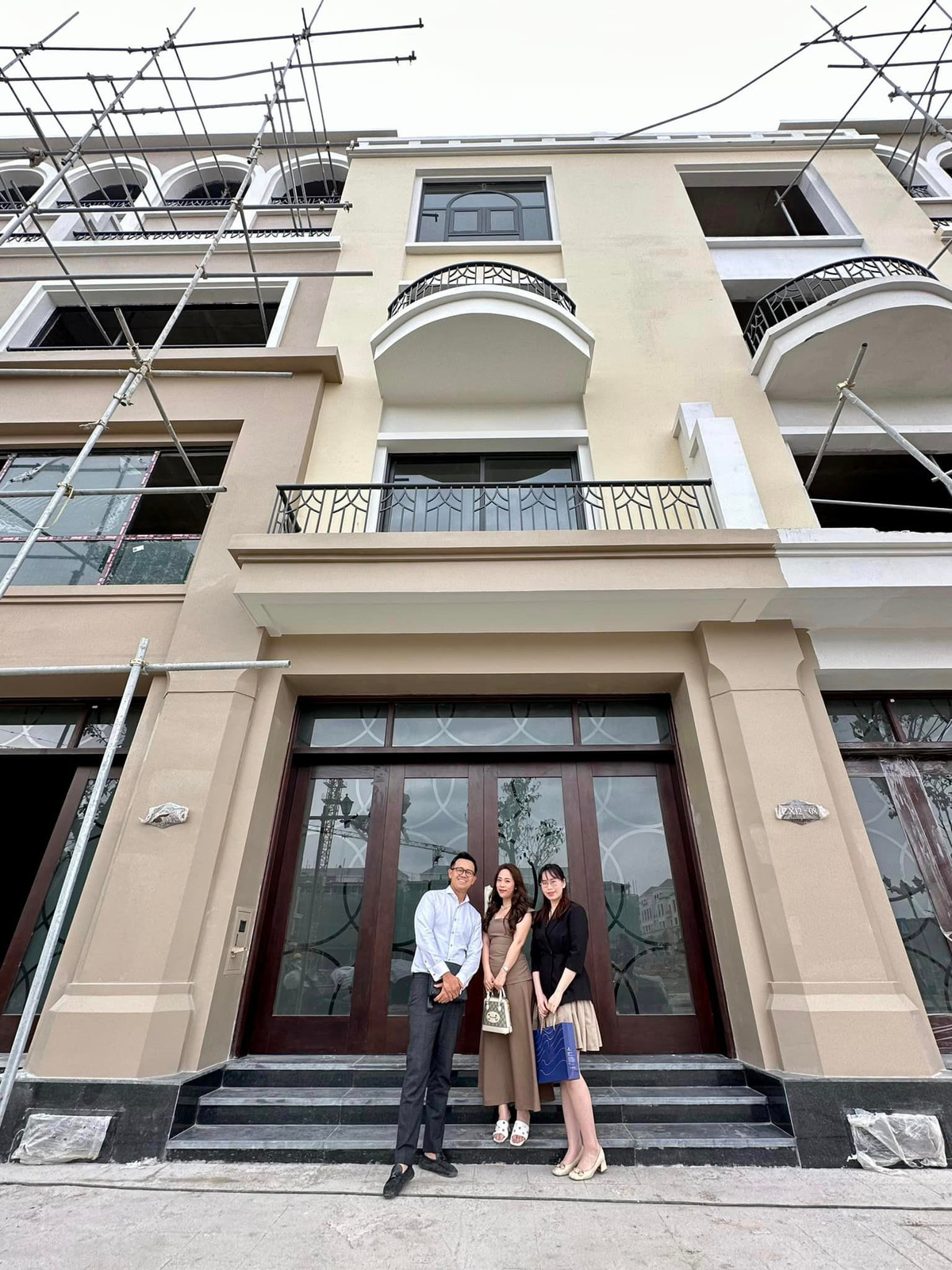 Qua chia sẻ có thể thấy, vợ chồng MC Đức Bảo có sự hỗ trợ, đầu tư của bố mẹ vợ để mua được ngôi nhà này.