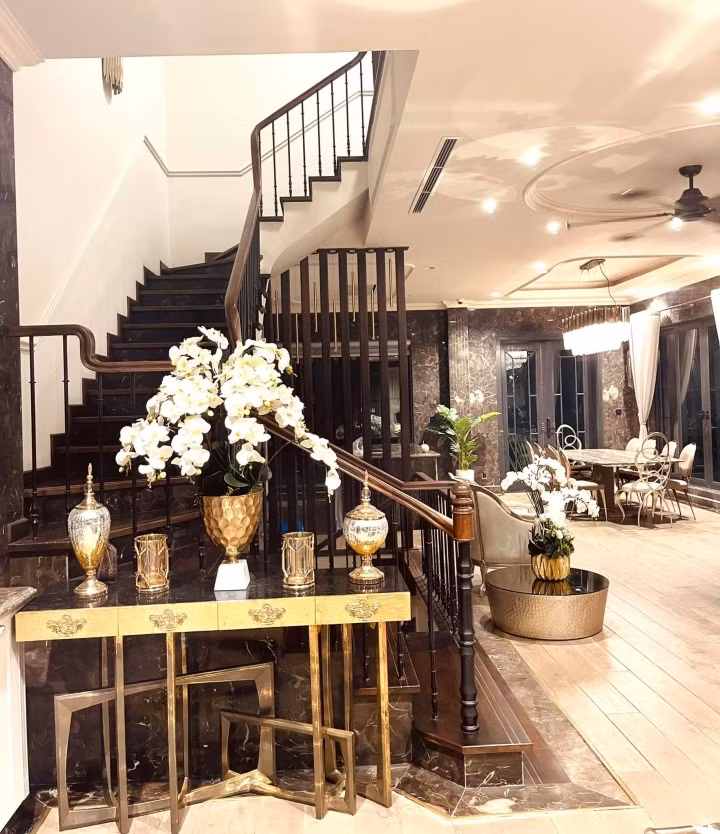 Diễn viên Lã Thanh Huyền không nhớ chính xác đã đầu tư thêm bao nhiêu tiền để sửa chữa và sắm đồ nhưng đoán con số này khoảng chục tỷ. Ảnh: FBNV