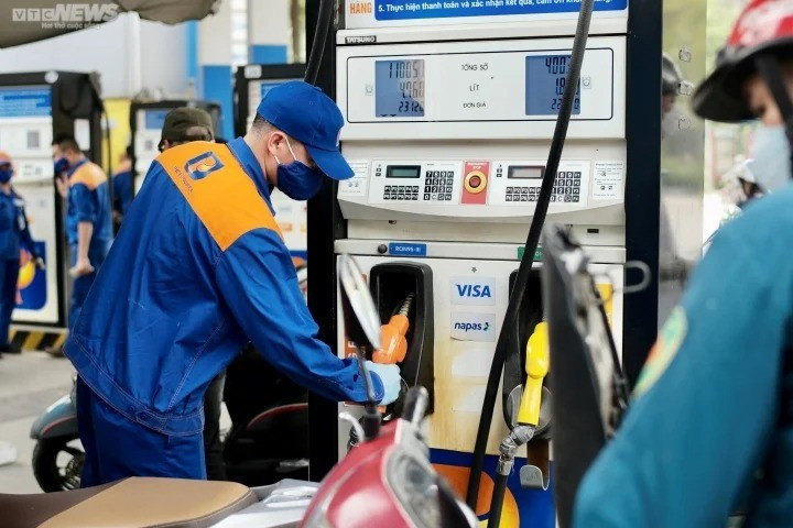 Gia xang giu nguyen lan thu hai lien tiep