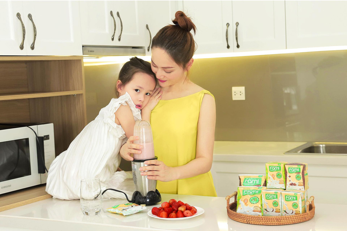 Khu vực bếp được trang bị đầy đủ thiết bị tiện nghi, bày trí gọn gàng.