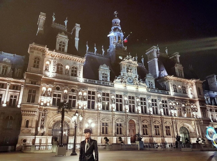 Nathan Lee từng khiến cộng đồng mạng xôn xao khi rao bán khách sạn ở Paris có giá 2.500 tỷ. Ảnh: FBNV