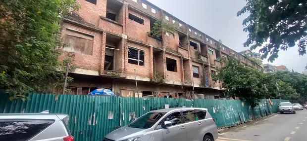 “Xot xa” loat lo dat bat dong, nhech nhac tai Khu do thi moi Yen Hoa-Hinh-17