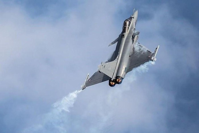 Quân đội Ấn Độ ngày 10/9 tổ chức lễ biên chế 5 tiêm kích Rafale vào phi đoàn số 17 đóng quân tại căn cứ Ambala, bang Haryana, gần khu vực biên giới giáp Pakistan và Trung Quốc. Phi đoàn 17 mang biệt danh "Mũi tên vàng", là đơn vị đầu tiên của không quân Ấn Độ được biên chế tiêm kích Rafale.