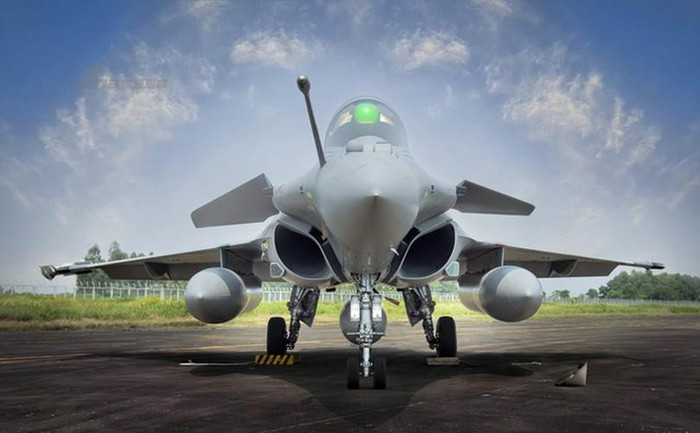 Ấn Độ nhận lô tiêm kích Rafale đầu tiên gồm 5 chiếc từ Pháp hôm 29/7, sau đó điều các máy bay này tham gia huấn luyện tại khu vực đồi núi thuộc bang Himachal Pradesh và vùng Ladakh.