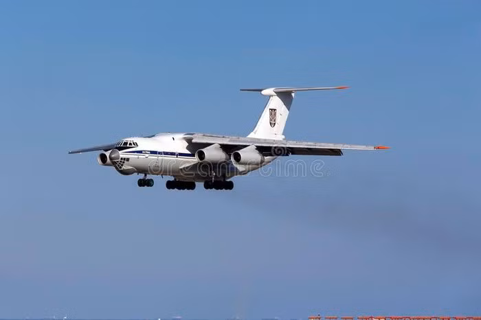 Tuy vậy năng lực vận tải của Il-76TD vẫn tương đương phiên bản quân sự Il-76MD, khác biệt lớn nhất giữa hai chiếc máy bay đó là Il-76TD chỉ bỏ đi khẩu pháo 23 mm ở đuôi mà thôi.