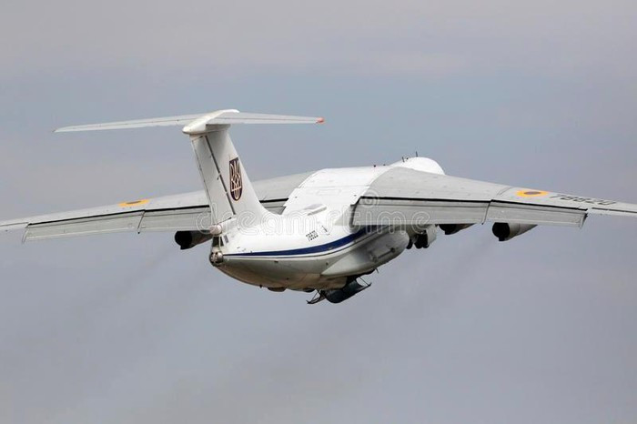 Il-76 cất cánh lần đầu ngày 25/3/1971, chính thức vào biên chế tháng 6/1974 và hiện vẫn đang được sản xuất. Số lượng xuất xưởng các phiên bản Il-76 tính đến nay đã lên đến trên 960 chiếc.