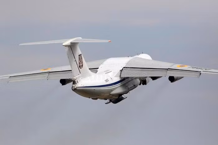 Il-76 cất cánh lần đầu ngày 25/3/1971, chính thức vào biên chế tháng 6/1974 và hiện vẫn đang được sản xuất. Số lượng xuất xưởng các phiên bản Il-76 tính đến nay đã lên đến trên 960 chiếc.