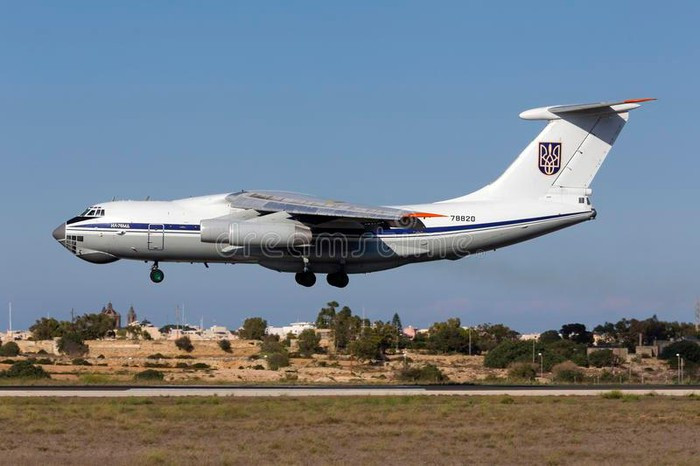 Biến thể Il-76TD chính thức hoạt động năm 1982, ban đầu được thiết kế với vai trò máy bay vận tải quân sự nhưng rồi lại được sửa đổi để tối ưu hóa cho hàng không dân dụng.