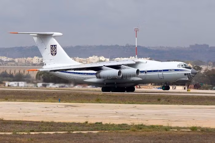 Các máy bay thuộc diện bán đấu giá trong hai tuần tới bao gồm: Il-76TD số đăng ký UR-UCC, số đuôi 78775, năm cấp 1988; Il-76TD số đăng ký UR-UCE, số hiệu 76398, năm cấp 1988 và IL-76MD, số đăng ký UR-UCS, số đuôi 76444, năm sản xuất 1986.
