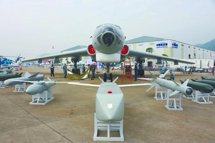 Bộ Tư lệnh Chiến khu Trung tâm không nêu cụ thể địa điểm triển khai của các oanh tạc cơ, nhưng thuật ngữ "cao nguyên" và "khu vực có độ cao lớn" thường được Trung Quốc sử dụng để chỉ khu tự trị Tây Tạng, gần biên giới với Ấn Độ.