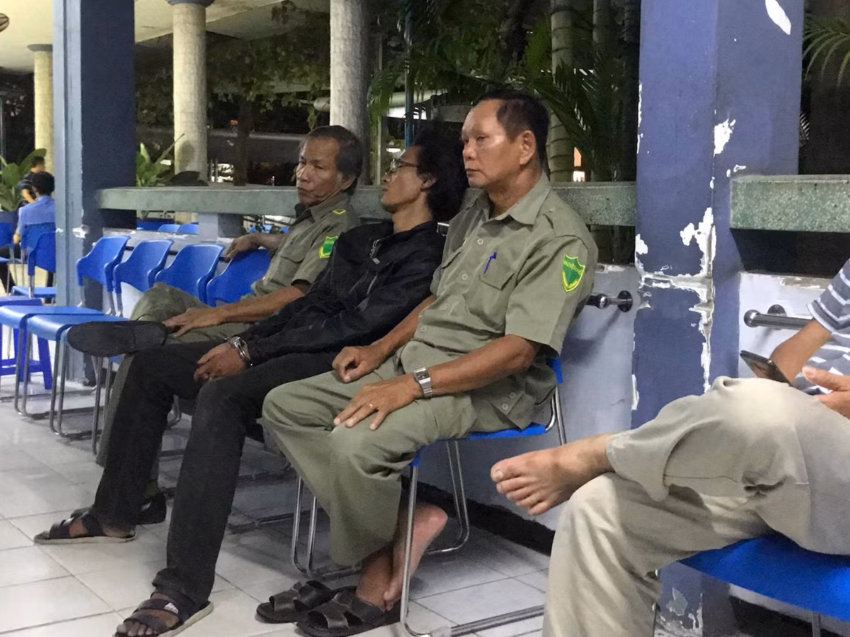 Doi tuong dung ma tau chem guong o to bi "ngao da"?