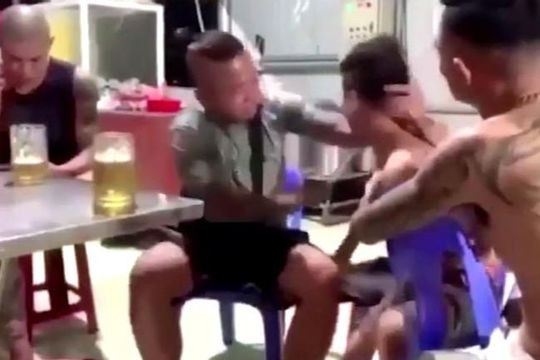 Đáng chú ý, trong các video, Dương Minh Tuyền tỏ vẻ "trượng nghĩa", giải quyết mọi chuyện bằng "nắm đấm" khi gặp trường hợp vi phạm pháp luật, thay vì báo công an. Nhiều người tỏ ra bức xúc khi Dương Minh Tuyền thường xuyên đăng tải những video có nội dung bạo lực, giang hồ. 