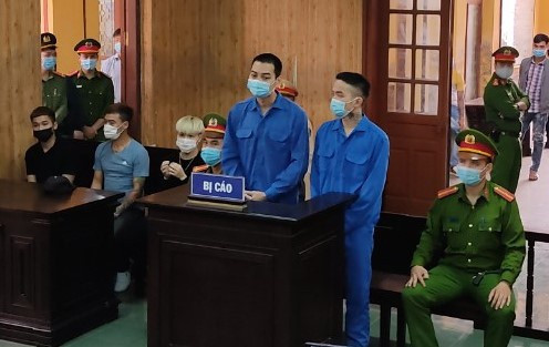 Tháng 3/2021, Hồ Văn Khoa (29 tuổi, ở Sóc Sơn, Hà Nội) lĩnh 39 tháng tù, Lã Văn Linh (22 tuổi, ở huyện Ba Vì) lĩnh 30 tháng tù cùng về tội "gây rối trật tự công cộng" và "Cố ý làm hư hỏng tài sản" trong vụ bắn xe Dương Minh Tuyền.