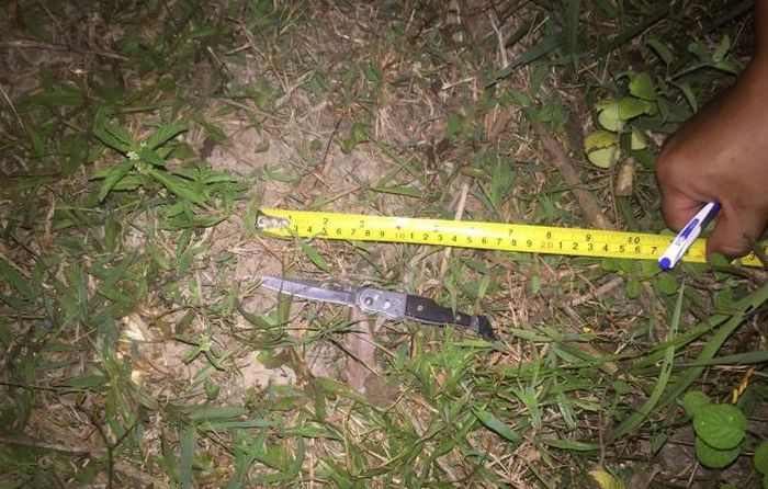  Về nhà buổi tối, không thấy vợ, người đàn ông tự đâm vào ngực mình: Tối 29/7, ông Hồ Văn Tr., (trú huyện Bắc Trà My, tỉnh Quảng Nam), khi đã uống rượu say, ông Tr. về nhà không thấy vợ nên tức giận lấy một con dao Thái đâm vào ngực bên phải dẫn đến bị thương nguy kịch. Ngay sau đó, ông Tr. đi cấp cứu tại Bệnh viện đa khoa Quảng Nam. 