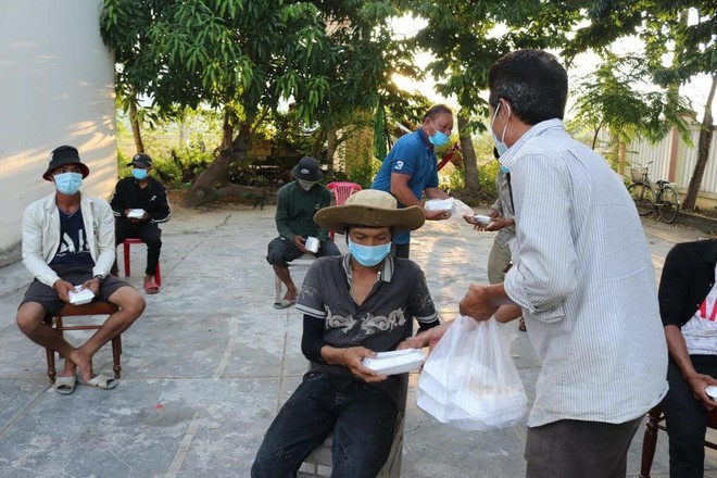 Sau hai ngày một đêm vượt núi, băng rừng 50 km, đoàn người này đi bộ đến xã Ninh Ích, thị xã Ninh Hòa (Khánh Hòa). Nhận được thông tin, địa phương đã liên hệ với Bộ chỉ huy Quân sự tỉnh Khánh Hòa bố trí hai ô tô đưa 47 người này về quê. Ngày 11/7, hai chuyến xe về đến huyện vùng cao Ba Tơ, tỉnh Quảng Ngãi, trong sự mừng vui khôn xiết của bà con. 