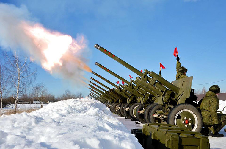 Từ năm 1942-1945, Liên Xô đã cho chế tạo khoảng 48.000 khẩu ZiS-3 biến mẫu pháo này trở thành mẫu pháo chống tăng được Liên Xô chế tạo nhiều nhất trong lịch sử. Trong khi đó Su-76 và Su-76M cũng không hề kém cạnh với 14.000 đơn vị được chế tạo. Nguồn ảnh: extravital.net.